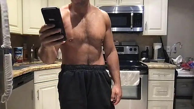 Онлайн чат XXX BigGuyMuscle