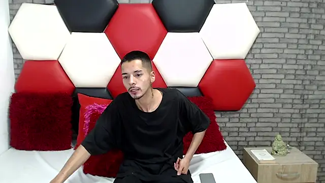 Thristan05's Live Chat Room