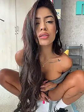 MystiqueXXX Chat XXX in diretta