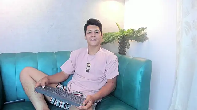 Chat +18 de Julian_Fiire ao vivo