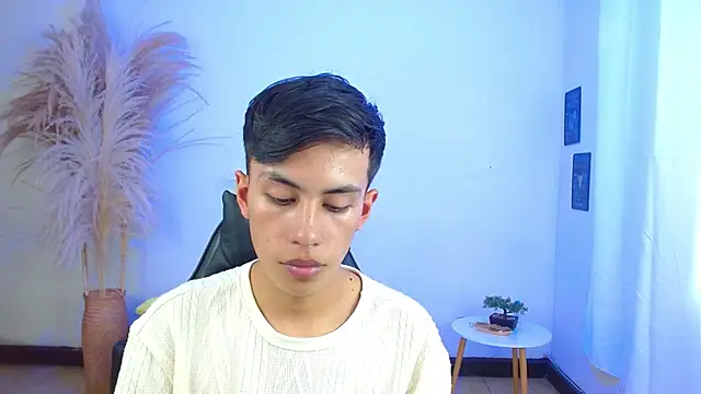 angelocum18's Live XXX Chat