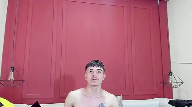 MaximumSteel_ élő XXX-chatje