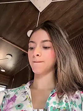 Chanel_Win Adlı Modelin Canlı XXX Sohbeti