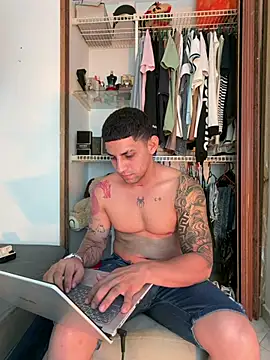 Czat XXX na żywo – GabrielX77_