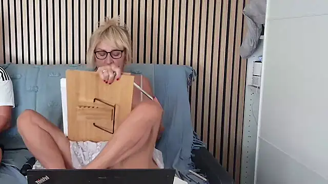 phryna@xh – Naživo XXX chat