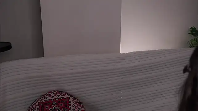 GussieGooldn Live XXX chat