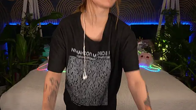 Chat XXX en directo de LizzaMoonn