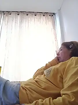 Chat +18 de MiaIsabela_ ao vivo