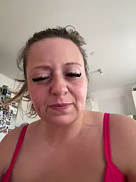 Poppyshaw_ live XXX chat