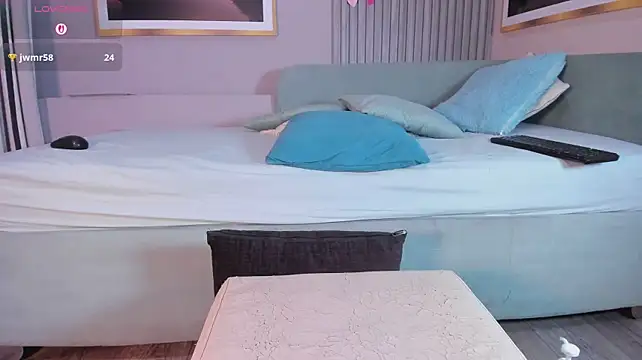 MilaSunshine_ Adlı Modelin Canlı XXX Sohbeti