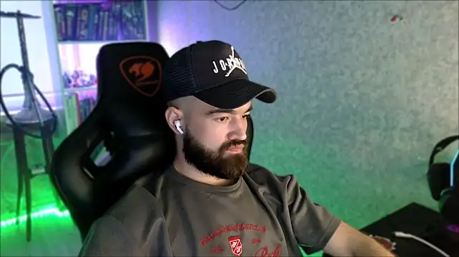 _Serious_Man live XXX chat