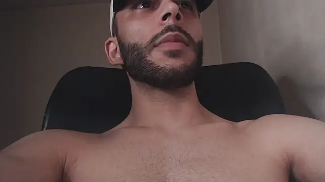 XXX chat uživo modela henryaxe