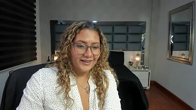 Yanna_Jonness Live XXX-Chat