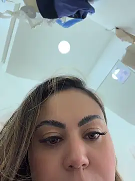 lariic Chat XXX in diretta