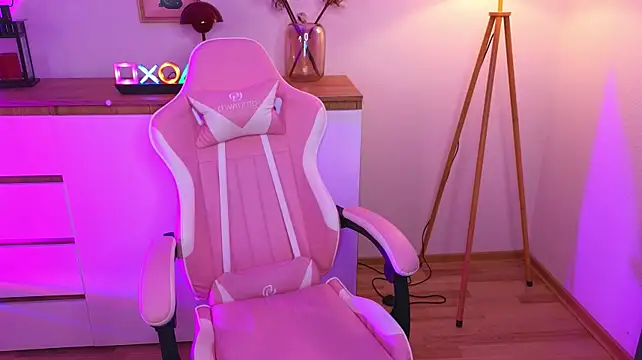 e1v1s' Live XXX Chat
