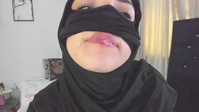 Uzra_hayed's Live XXX Chat