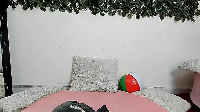 DestinyHills' Live XXX Chat