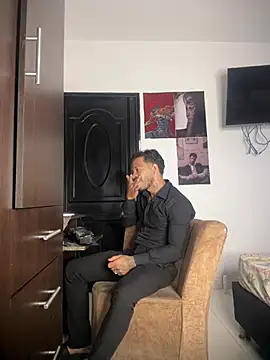 Enzomoretti__ – Naživo XXX chat