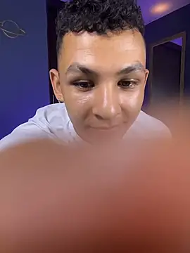 liuscast22's Live XXX Chat