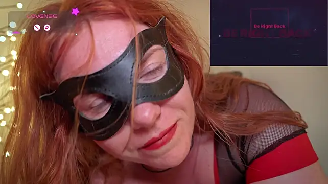 XXX chat uživo modela GingerAleMILF