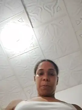 צ'אט XXX בשידור חי של AstridMonroee