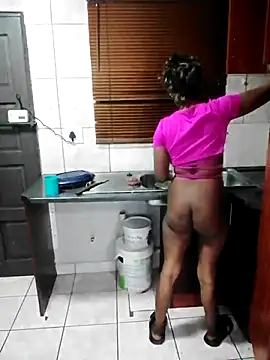 Queen_Diva45's Live Chat Room