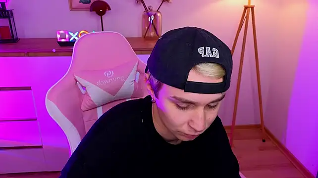 e1v1s Live XXX Chat