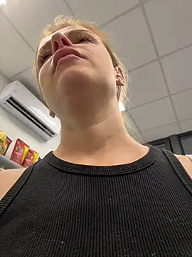 Živý XXX chat HarrietDart