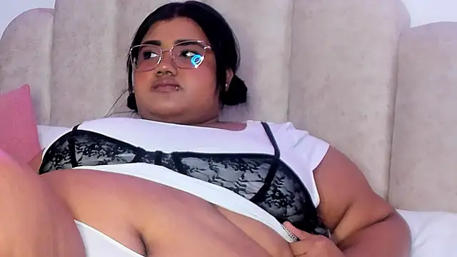 NaomiAsha élő XXX-chatje