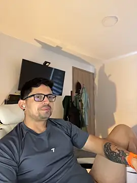 TroyeKnight Chat XXX live