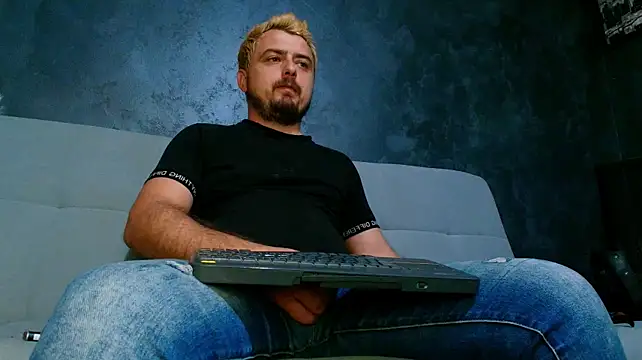 CLOUDYMarkWayne – Naživo XXX chat