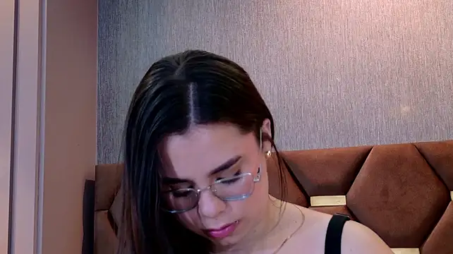 Chat XXX en directo de ThaniaJones