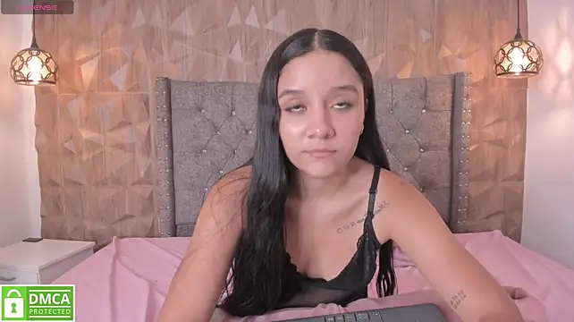 Chat +18 de sky_jonnes_ ao vivo