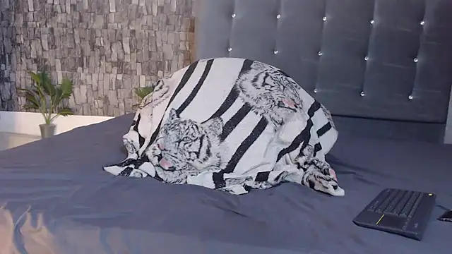IsiahMaxwell 即時 XXX 聊天