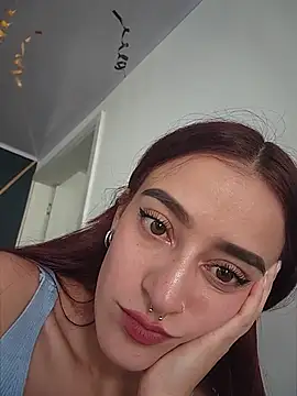 ViolethRosse Adlı Modelin Canlı XXX Sohbeti