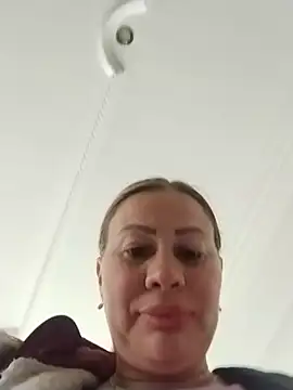 LaraCaliente XXX чат на живо