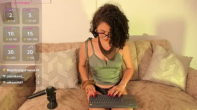 צ'אט XXX בשידור חי של CurlyMeryJane