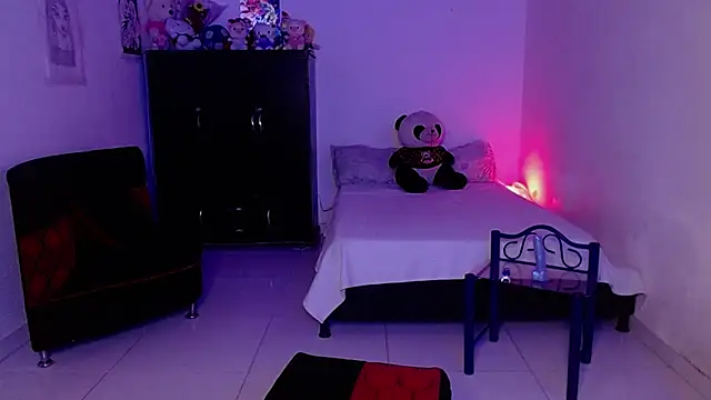 XXX chat uživo modela Thianaa__