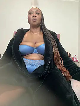 Bootyliciouse21X 现场XXX聊天