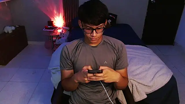Онлайн чат XXX Mr_yisuzz