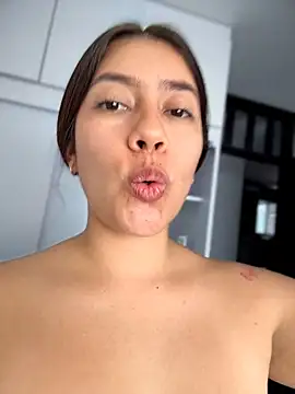 Saracalderon's Live XXX Chat