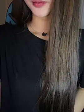 Yiyina_17 Adlı Modelin Canlı XXX Sohbeti