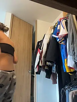 Ameellie Adlı Modelin Canlı XXX Sohbeti