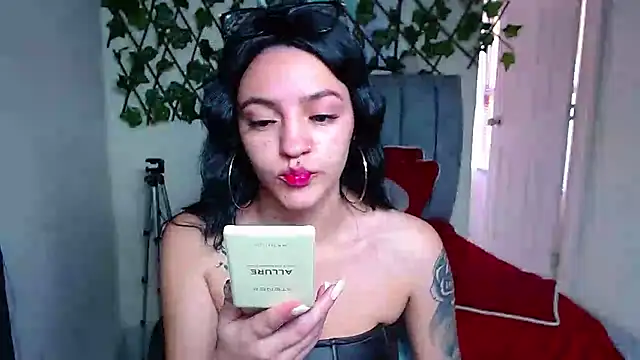 Violettasquirt's Live XXX Chat