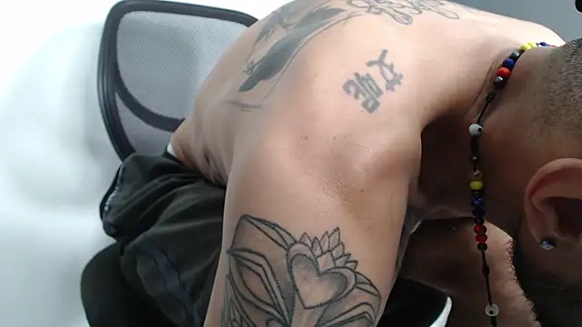 XXX chat uživo modela bigdick_monster1