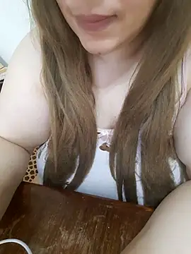 Madam_bezzzoul élő XXX-chatje