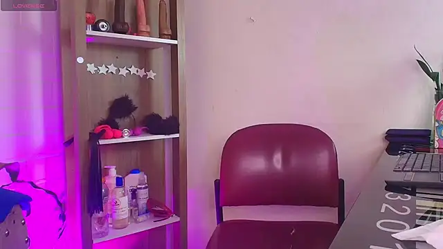 EllenaBoobs_ élő XXX-chatje