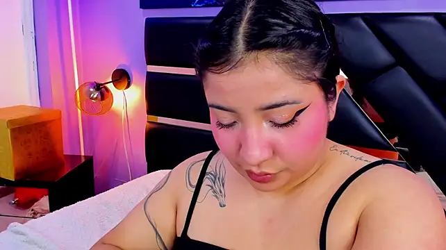 Emma_monserrat Adlı Modelin Canlı XXX Sohbeti