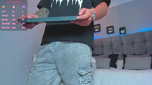 Thomas_moon's Live XXX Chat