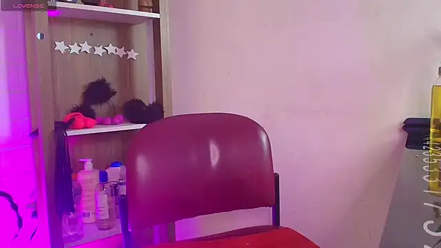 XXX chat uživo modela EllenaBoobs_